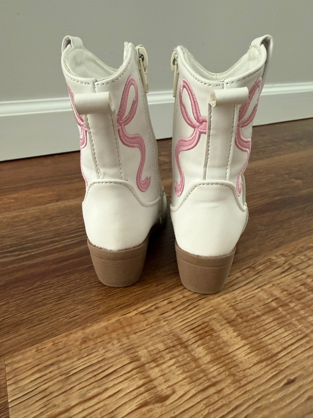 Toddler Girls White and Pink Bow Faux Leather Cowboy Boots - size 5 - Picture 4 of 5